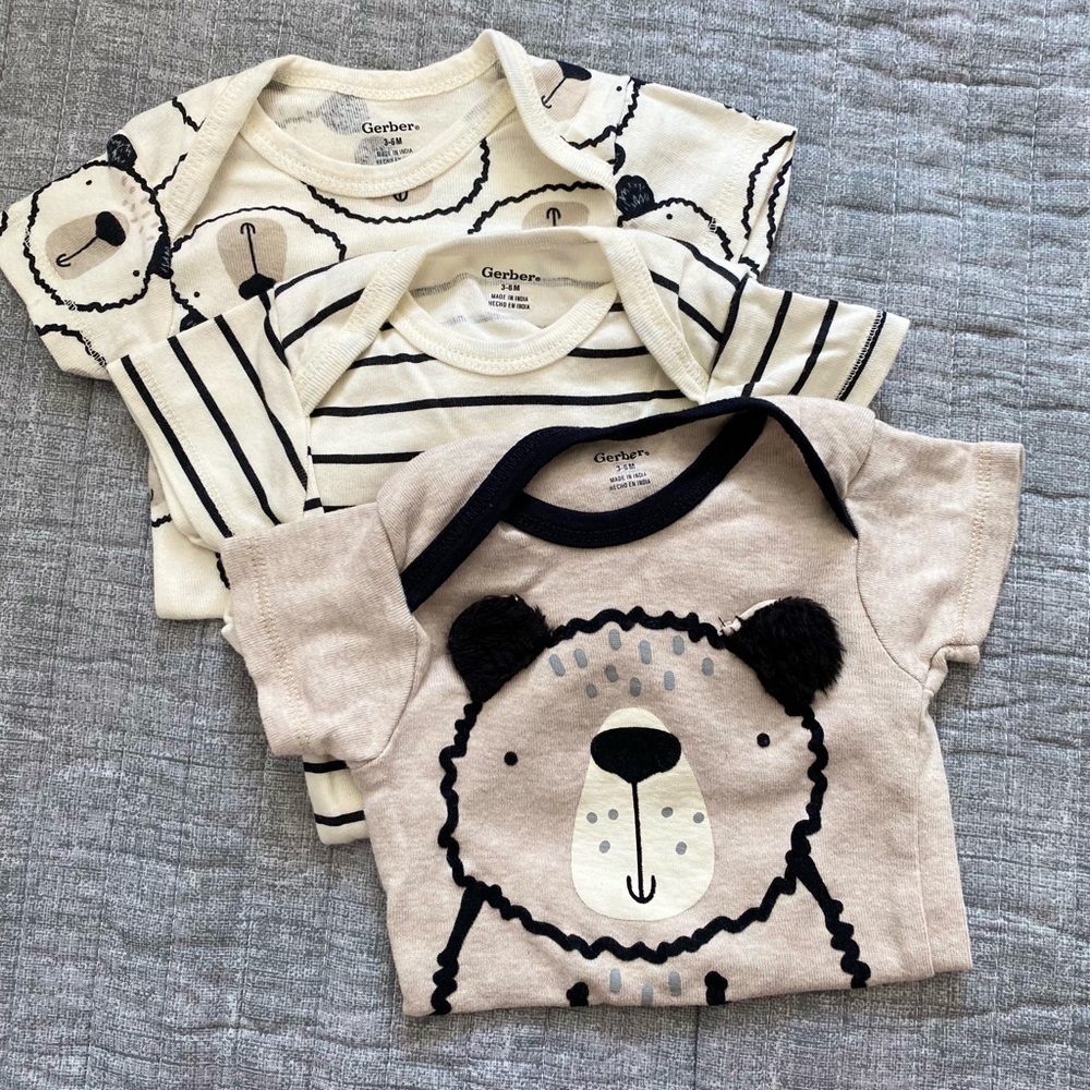 NWOT Gender neutral, black and oatmeal “bear” onesie set.